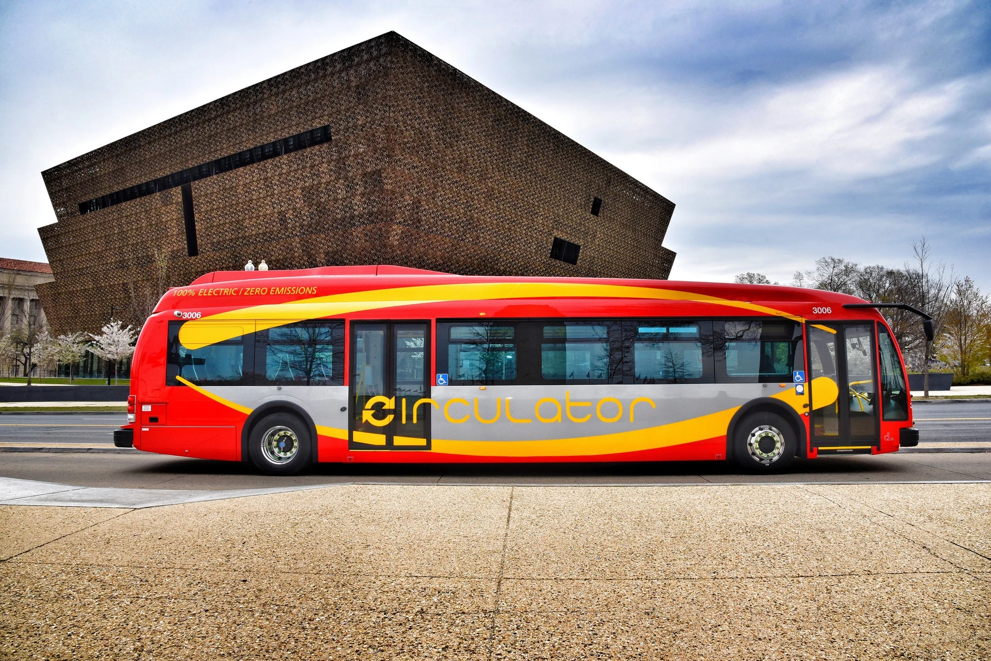 Roter Elektrobus
