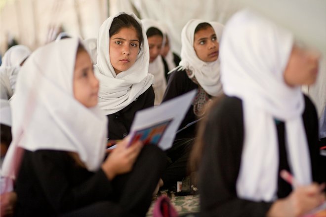 Photography of girls in a classroom 