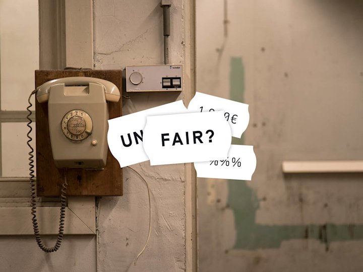 Zu sehen ist ein altes Festnetztelefon als Sinnbild für die fehlenden Investitionen in die Infrastruktur.