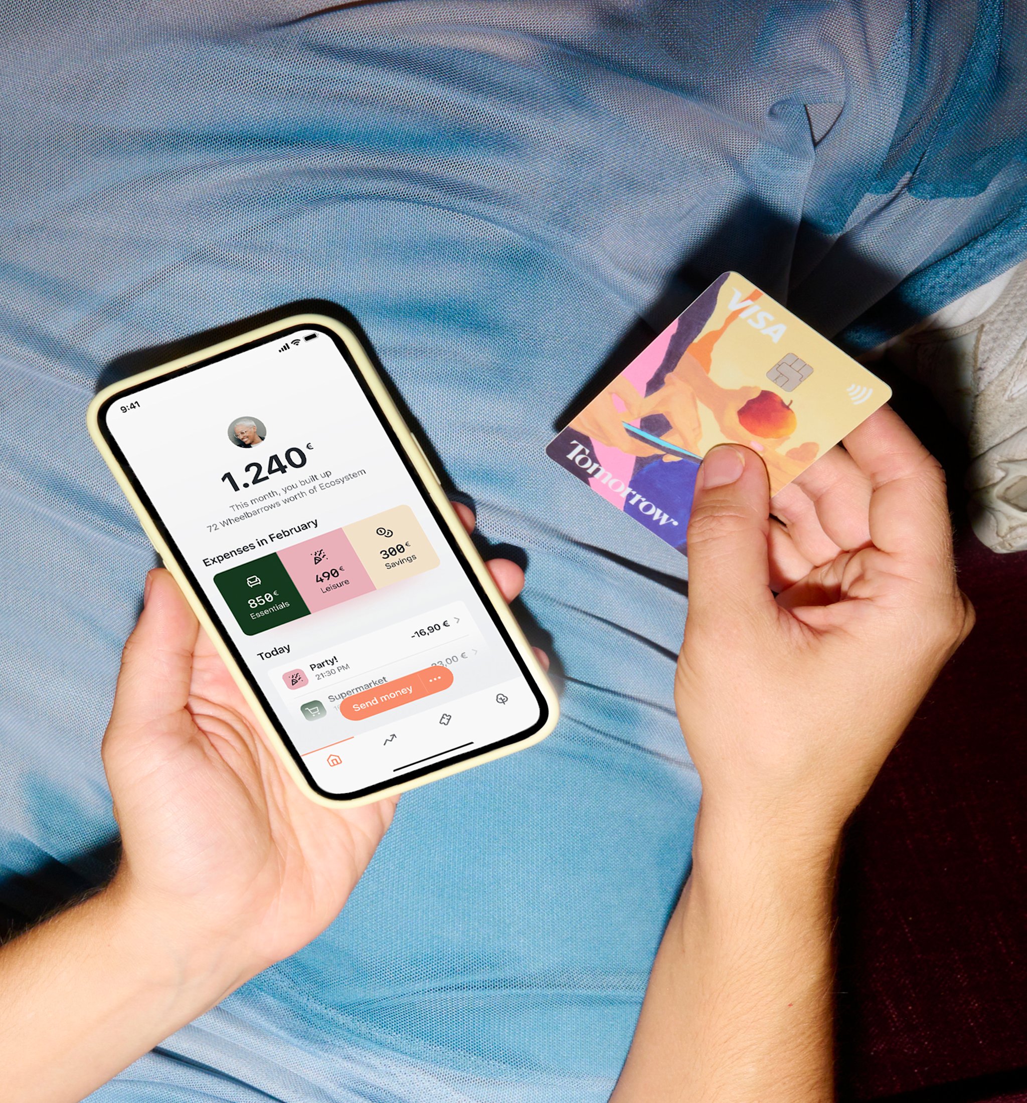 Die Tomorrow App und Debit Karte