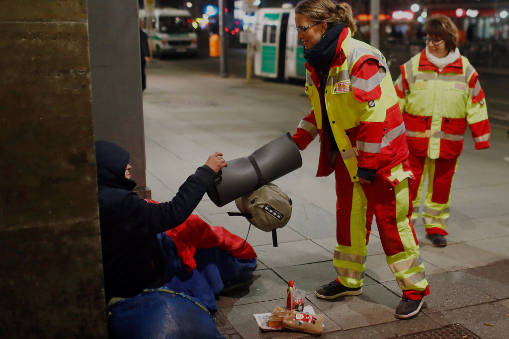 Helfer des ASB sind auf der Straße unterwegs