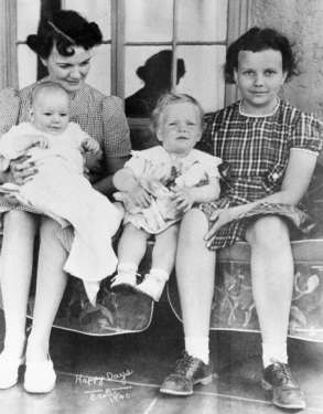 Day family photo, Easter 1940