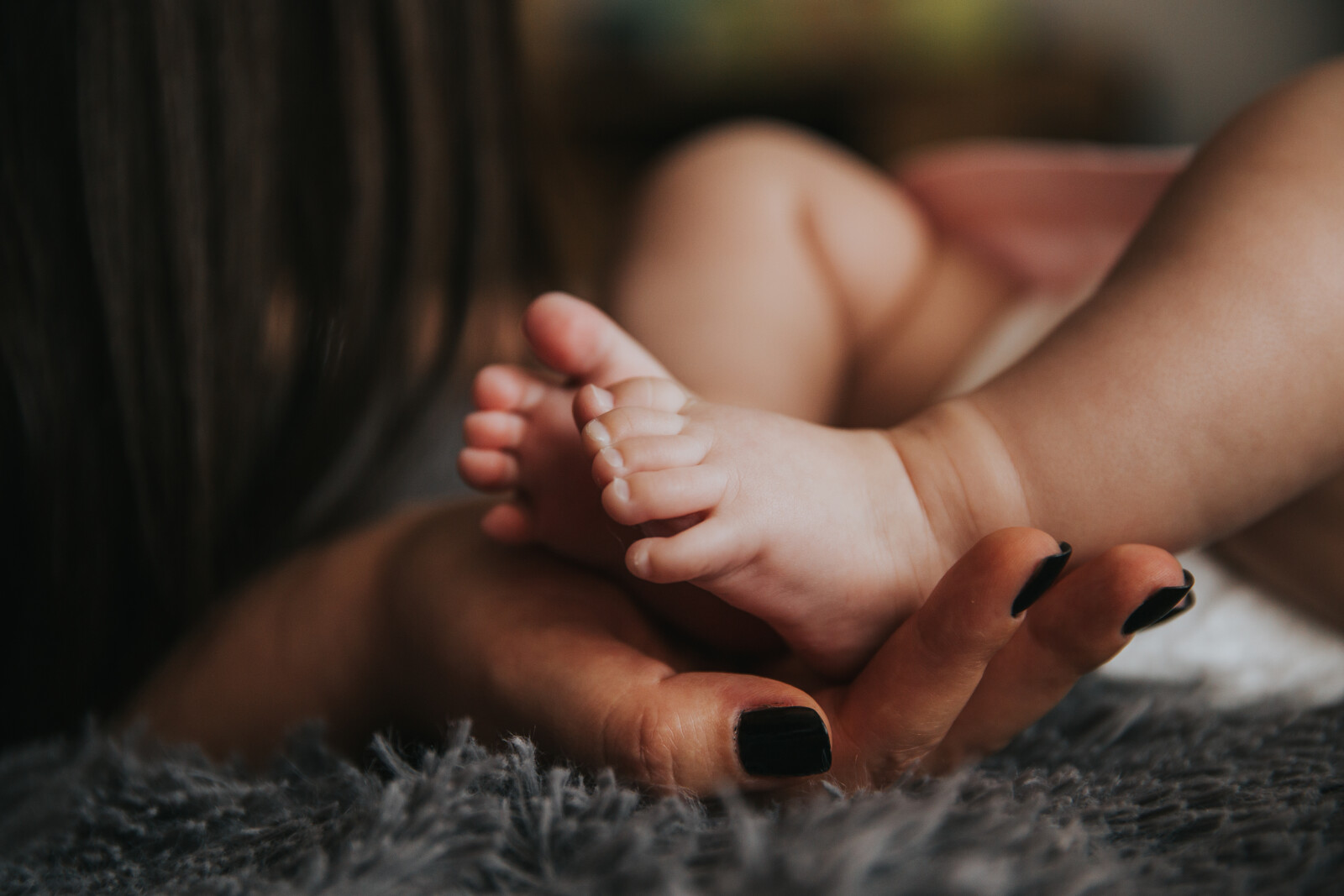hands on a baby's feet 
