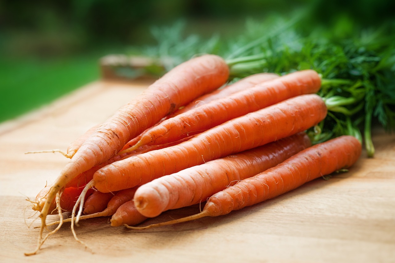 गाजर के स्वास्थ्य लाभ और इसे अधिक मात्रा में कैसे खाएं | की देखभाल