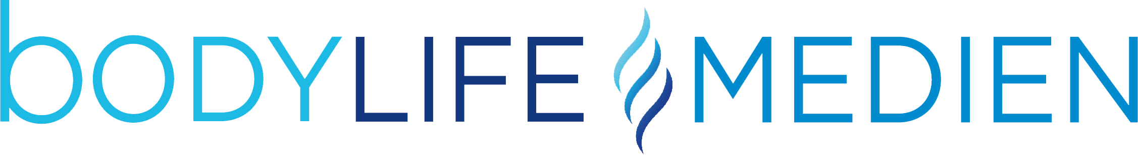 Logo von Body Life Medien mit stilisiertem blauen Text und einem grafischen Element, das einer gebogenen Linie oder Flamme in der Mitte ähnelt.