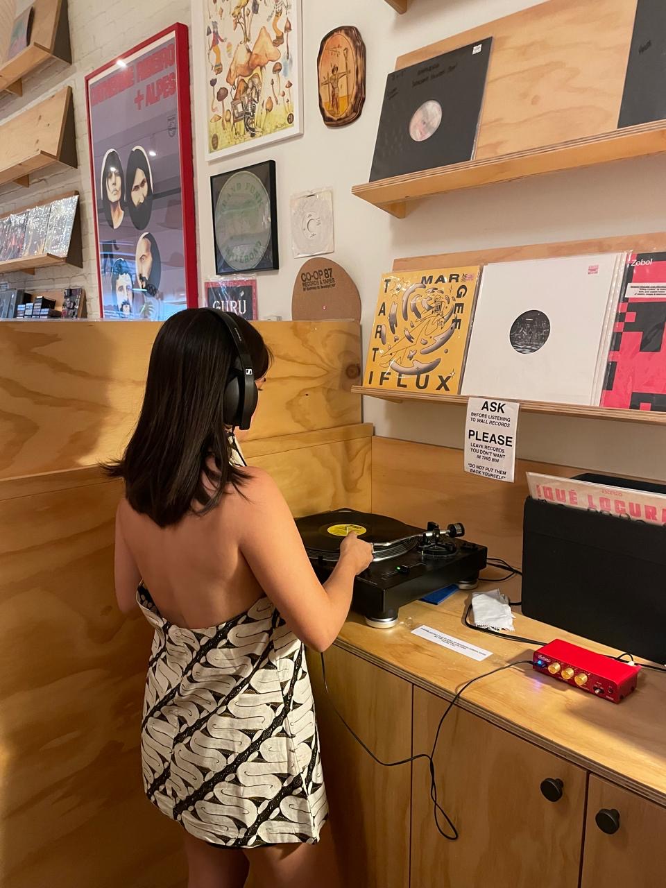 Unmarried Records |  Aisyah Q & Unmarried Woman 