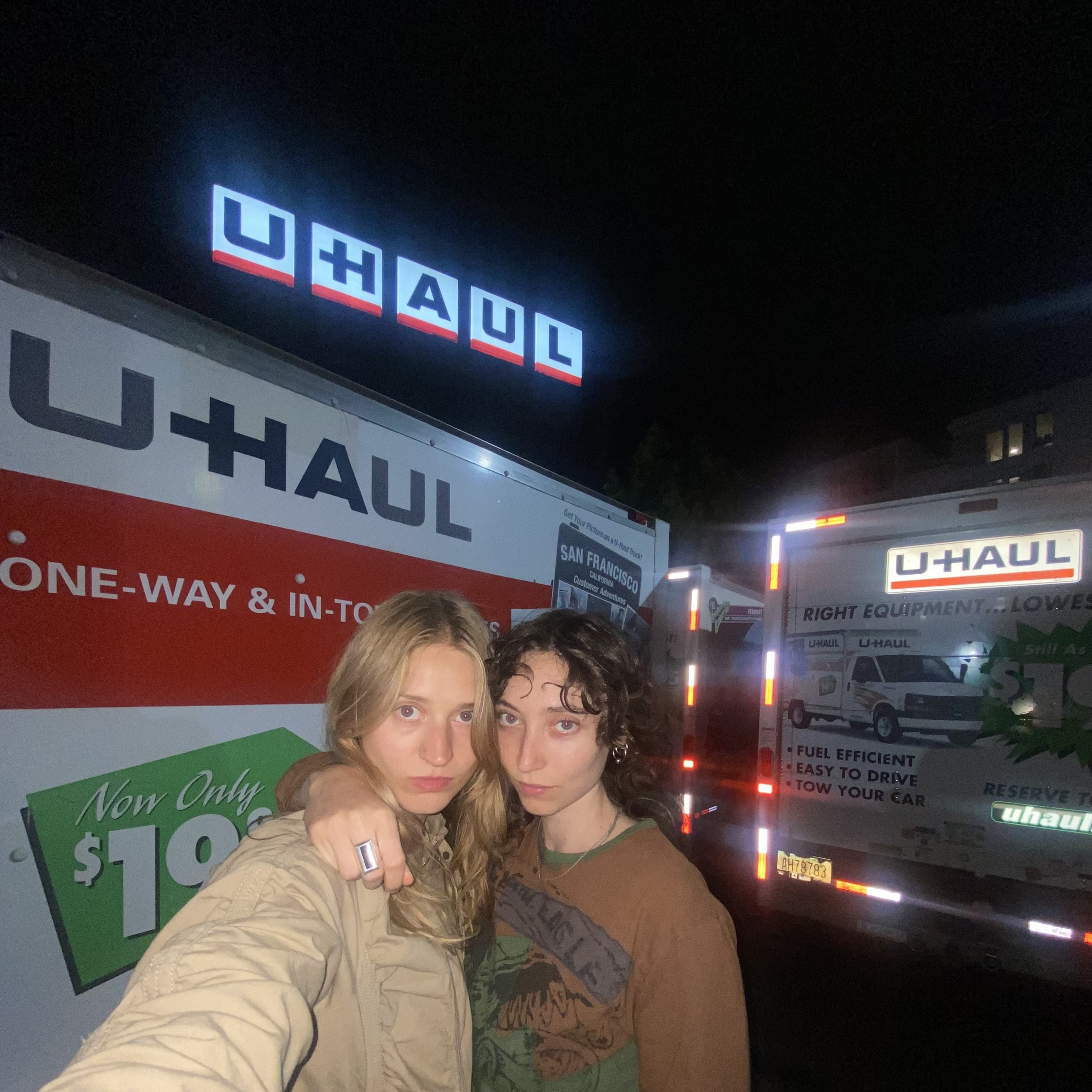 U-Hauling to Paradise  | Sophie & Lulu 