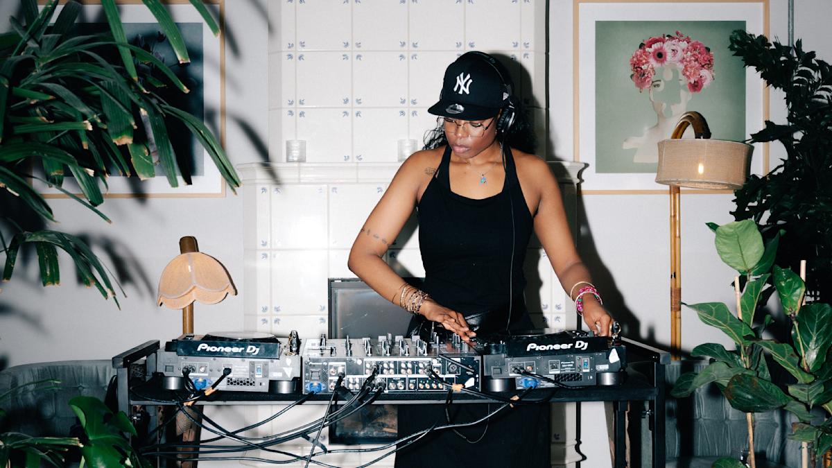 Hoxton Charlottenburg "Wine & Vinyl" Residency
