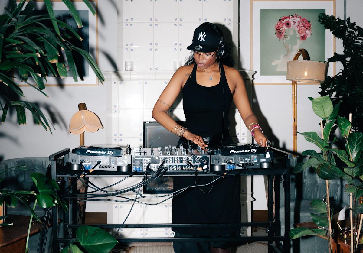 Hoxton Charlottenburg "Wine & Vinyl" Residency