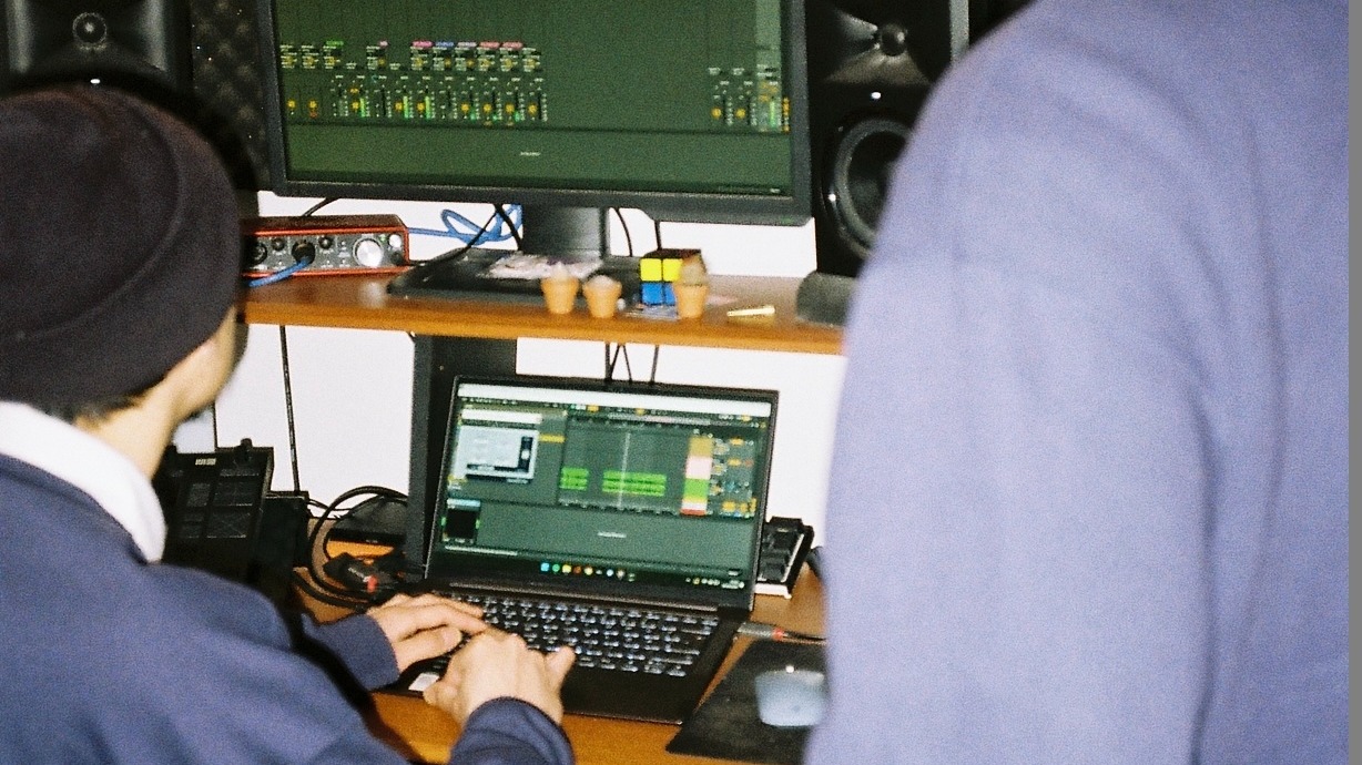 HEAVY FEELINGS | Parissa, MindTheBlue & Tano Jackson