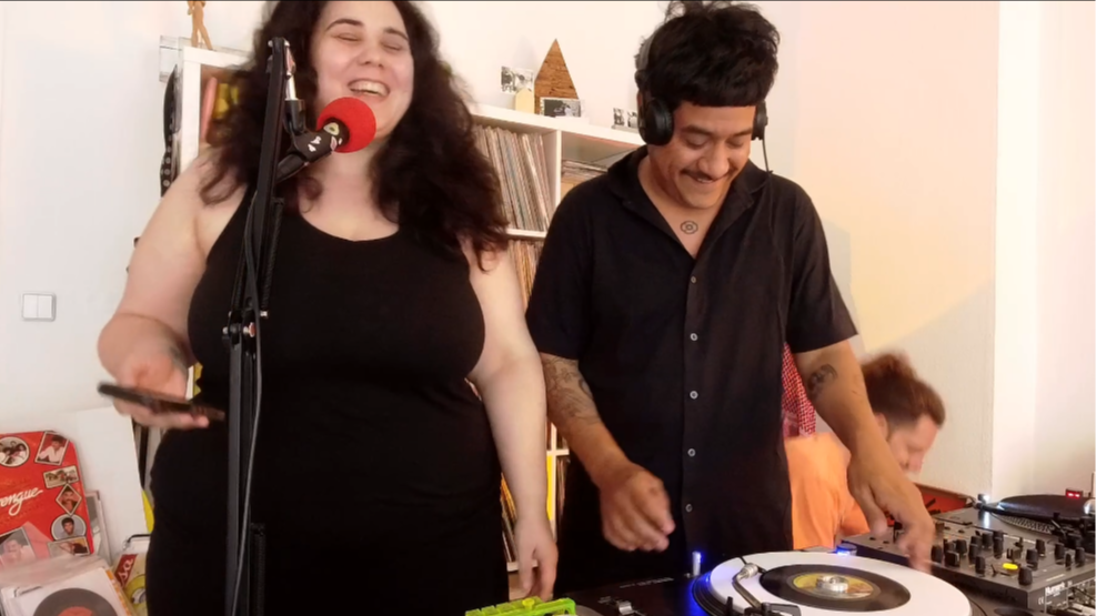 The Breakfast Show | TRU:L & Radio Vampiro