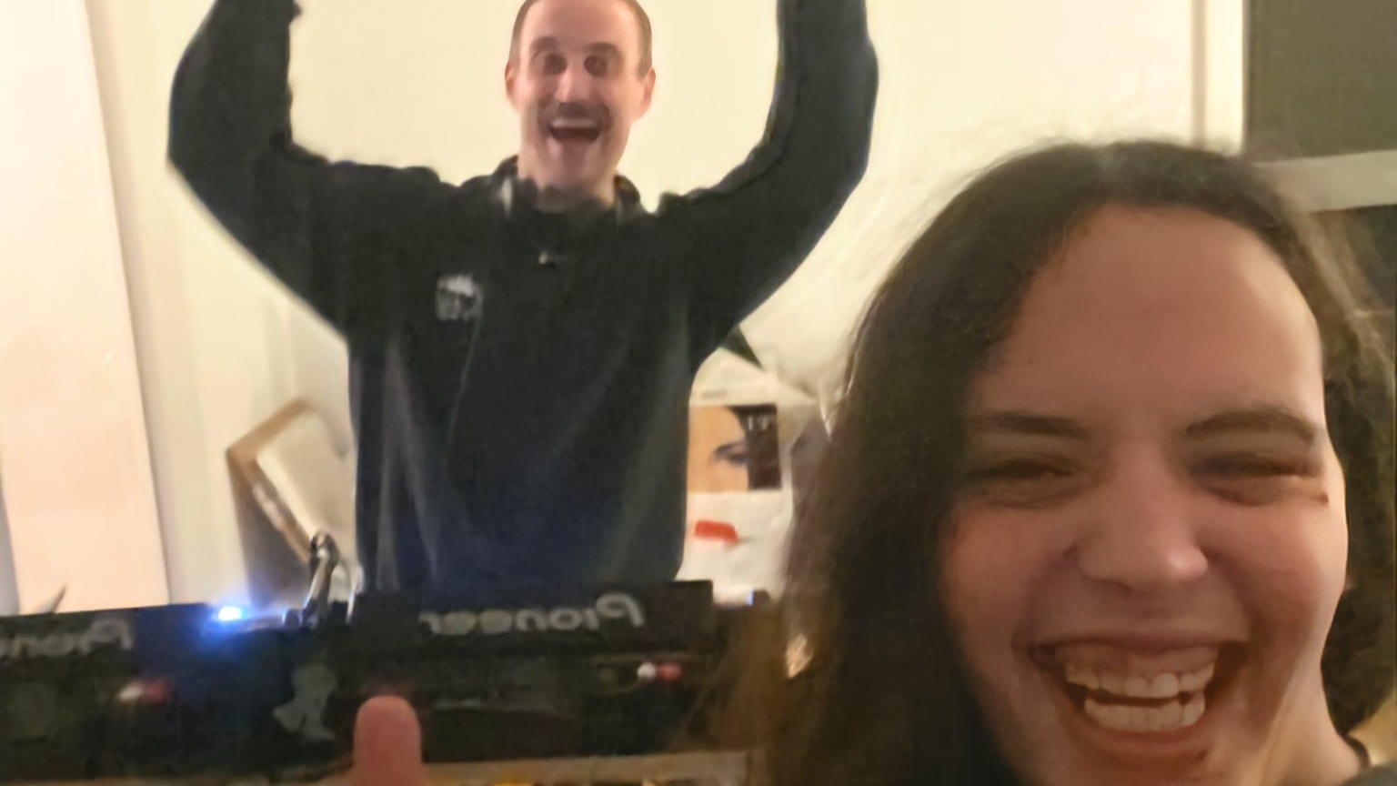 New Massage | Telephones & Stella Zekri