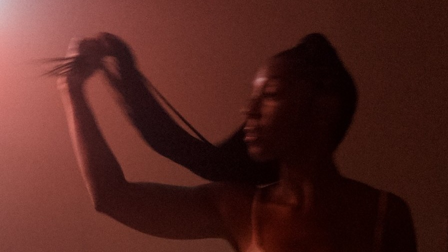 Let's Get You in The Mood | Folâsé