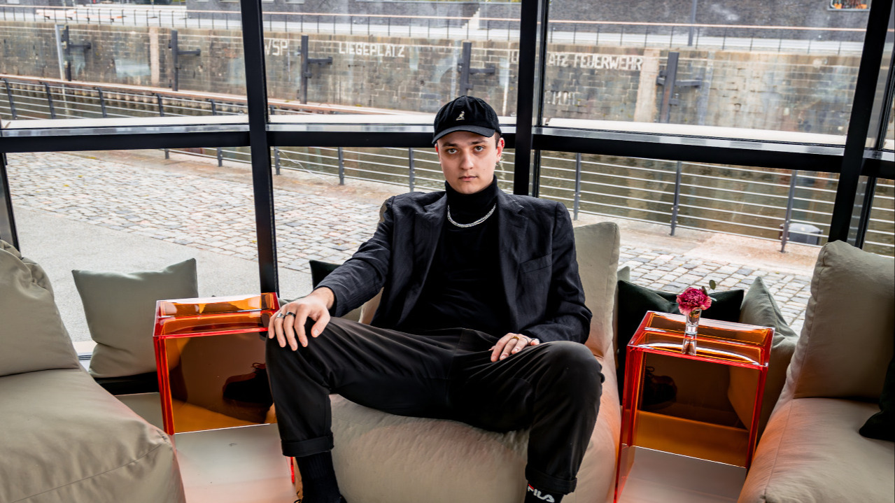 Bedroom listening | Shadi Zaitoun