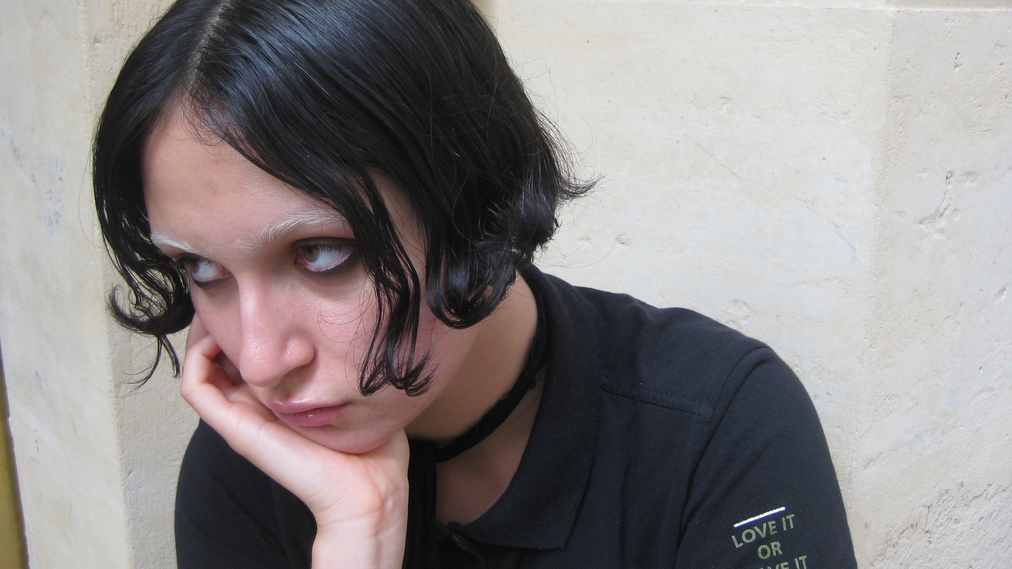 Einhundert Gallery Hangout | Evita Manji