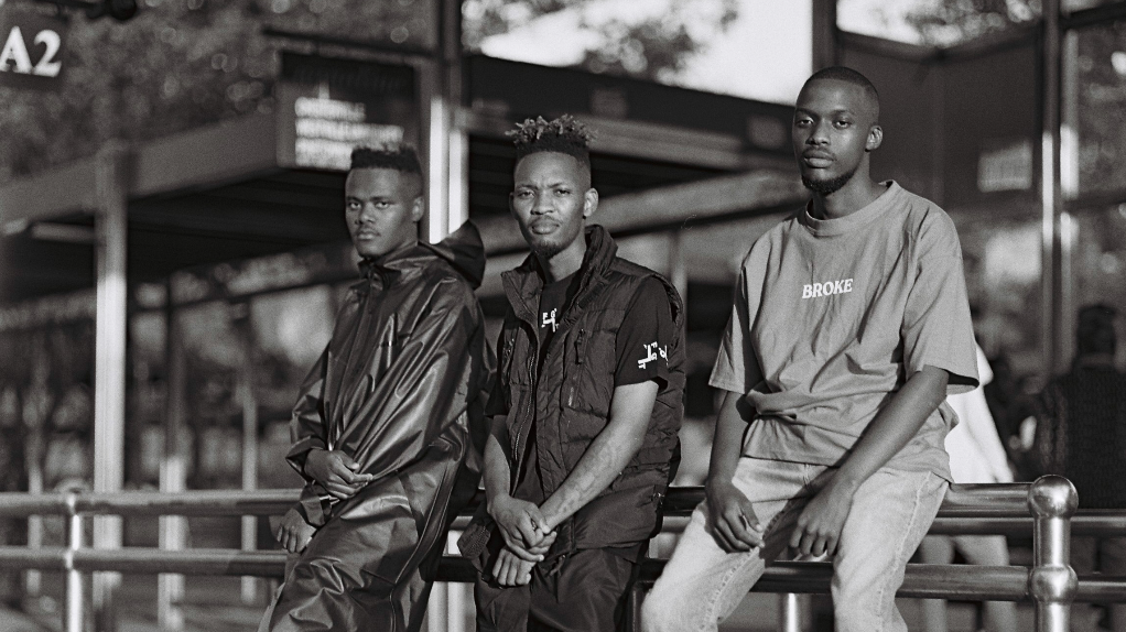 Einhundert | Nico Adomako & OMAGOQA