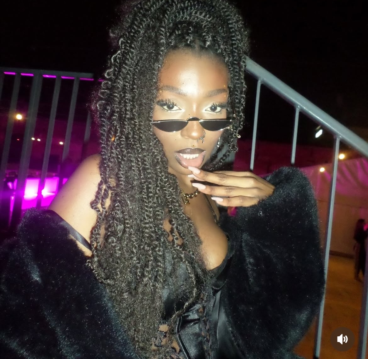 Pieces Chess Club | Vanta V Black