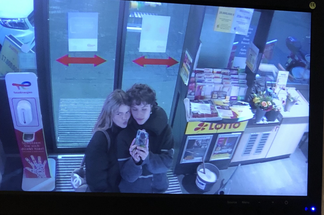 Let's chat about expectations and growing up creatively in Berlin !! | Eloise & Leia & Faye Montana 