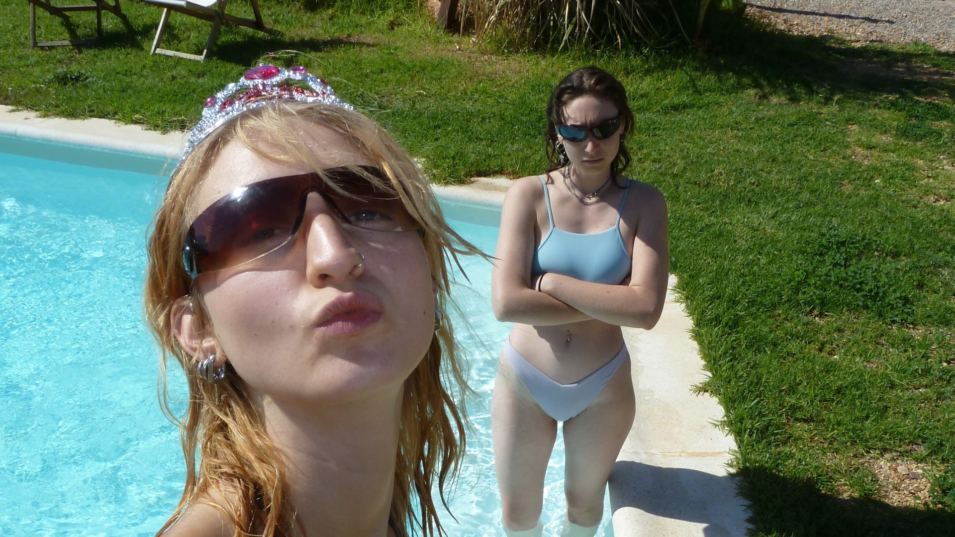 U-Hauling to Paradise | Sophie & Lulu 