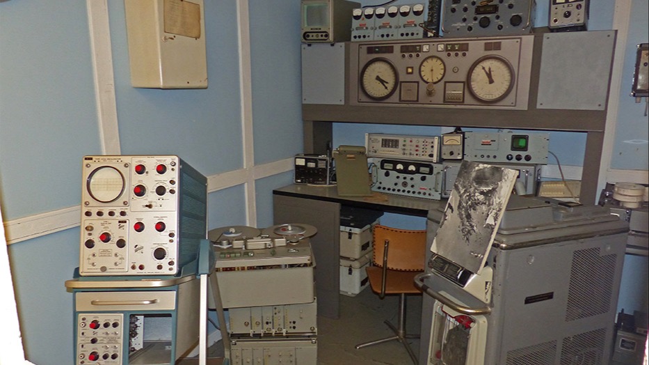 Time Machine 1961 | Lunchbox Geoff & Ady Toledano