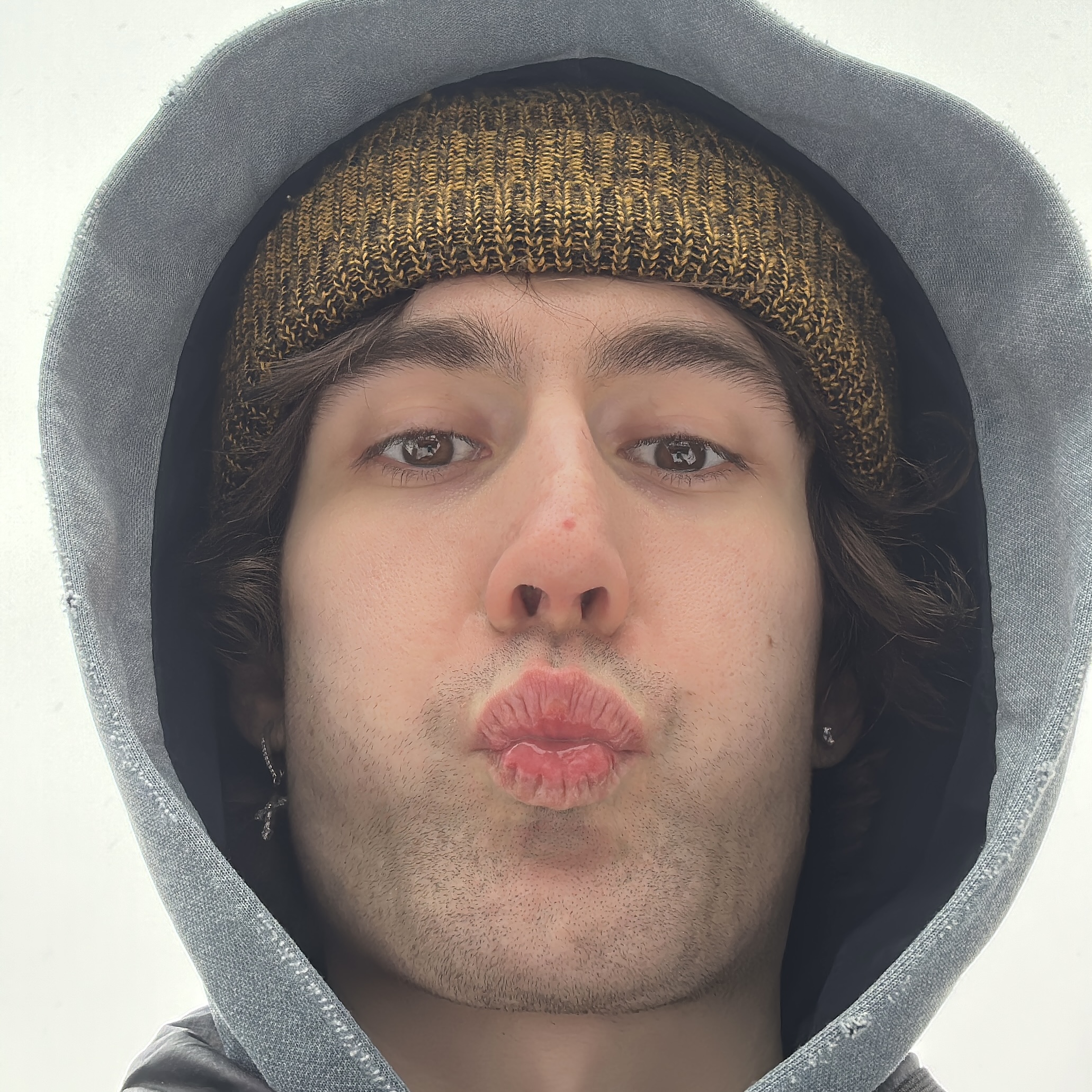 Out of Sync | Etikett Radio