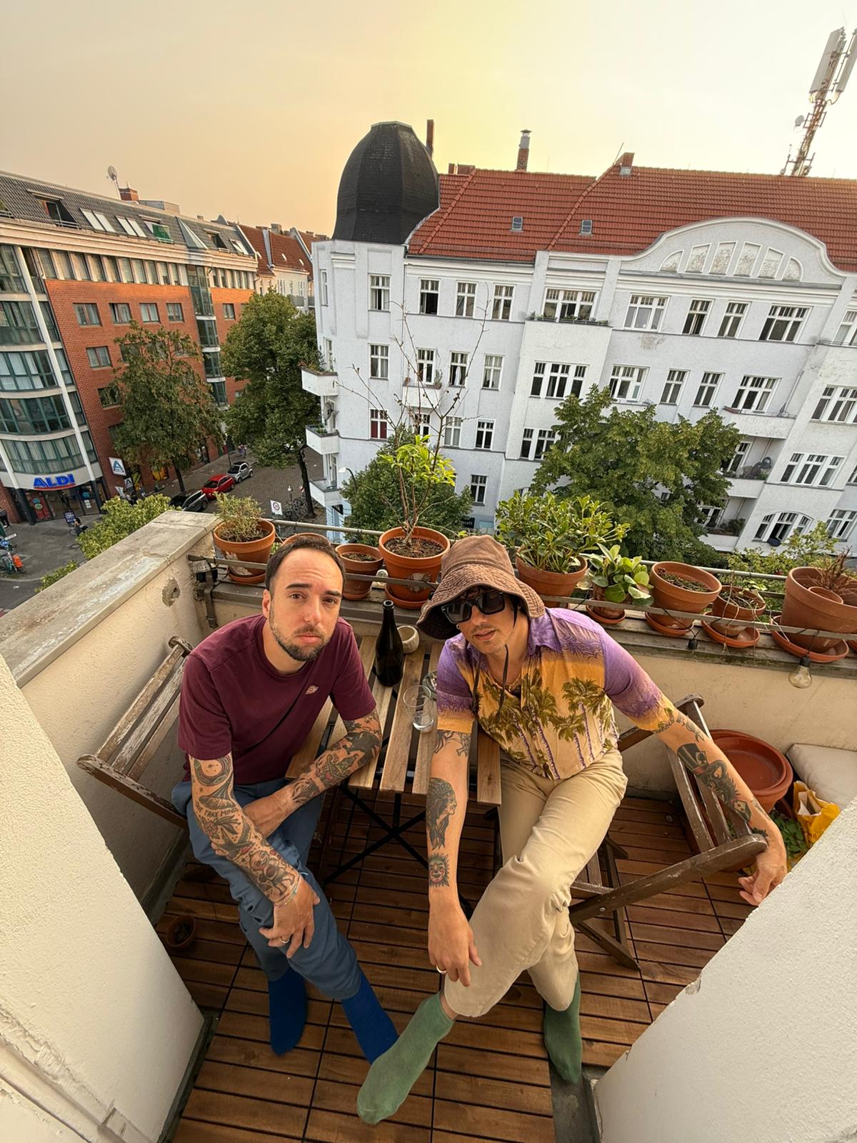 Cafe' Dreams | Alex Mayorano & Ben Total