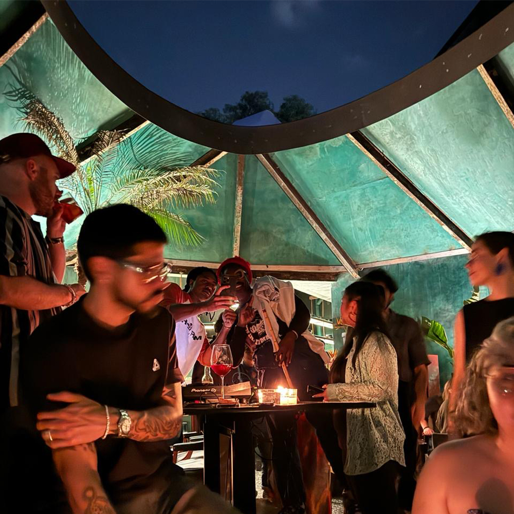 AMBIENTDOWNTEMPOJAZZSTREETSOUL UNDER AN OPEN SKY | Charles Moon