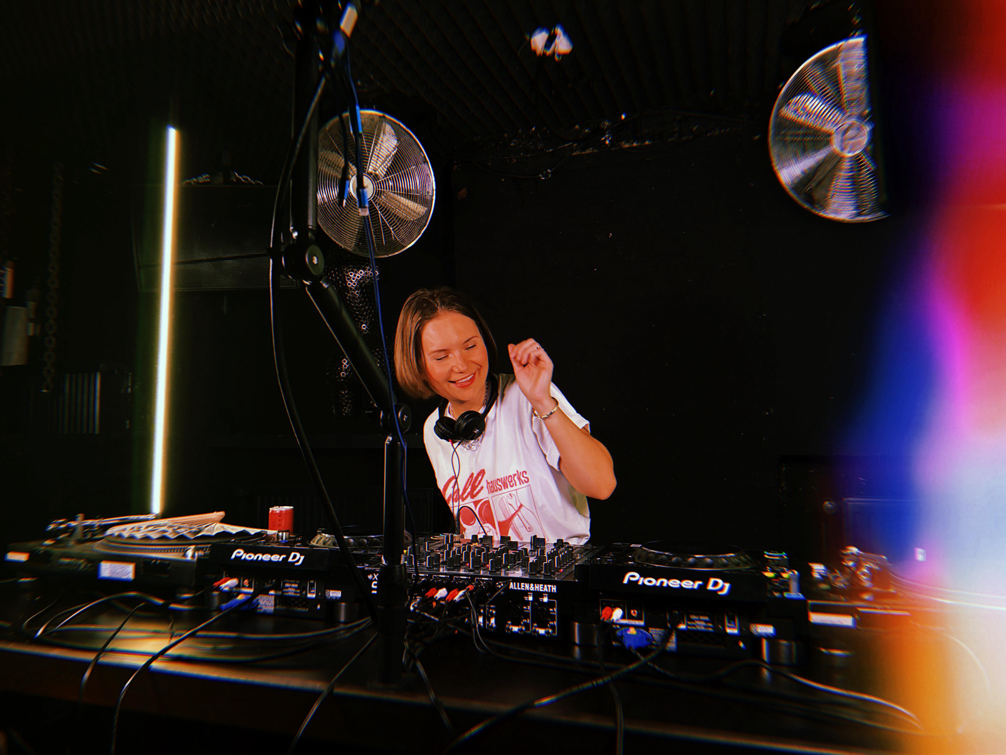 WHAT'S UR PLEASURE? x SHE HOUSE | Rina Katen & Hauswerks