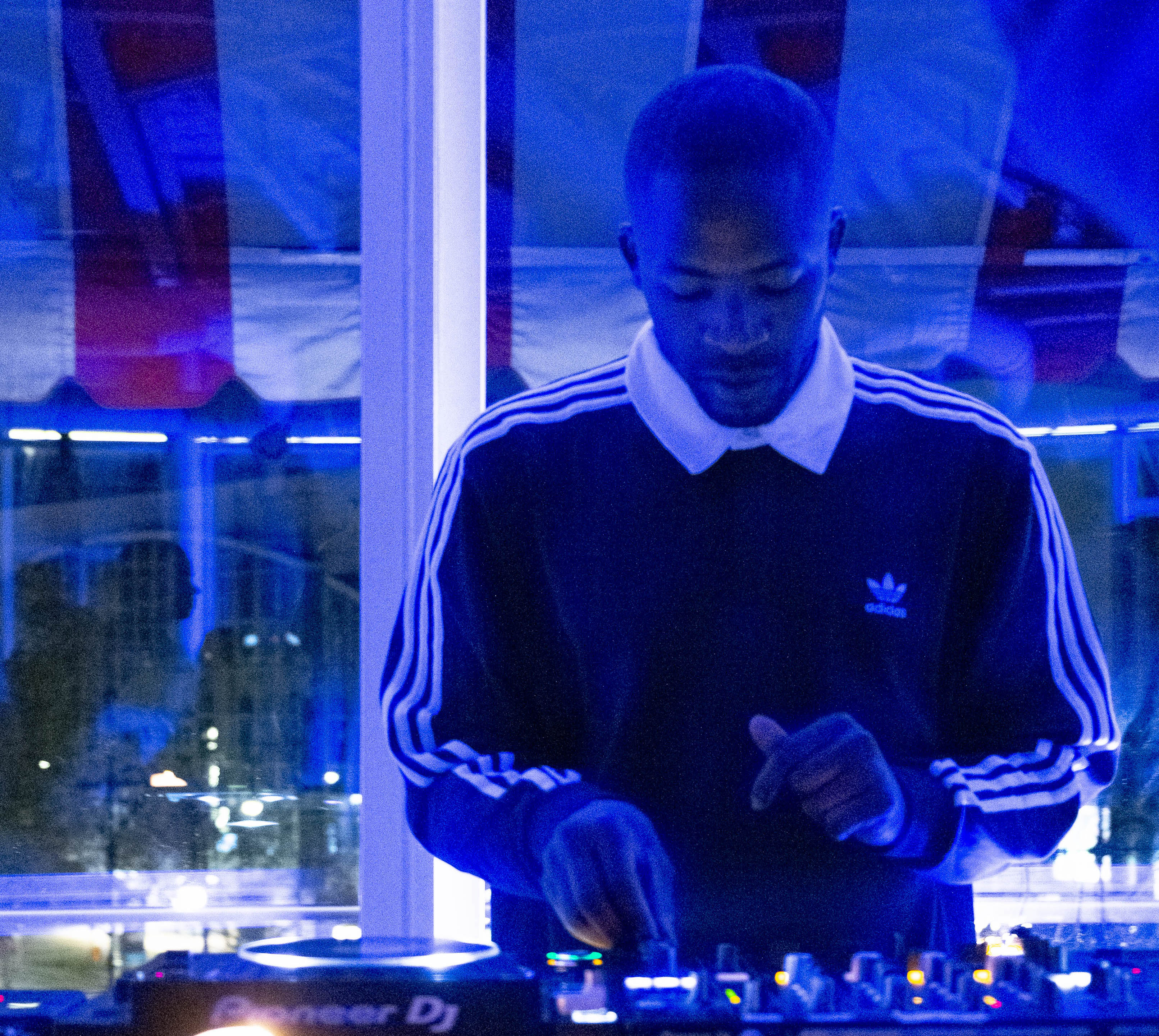 Einhundert Hangout | James Massiah