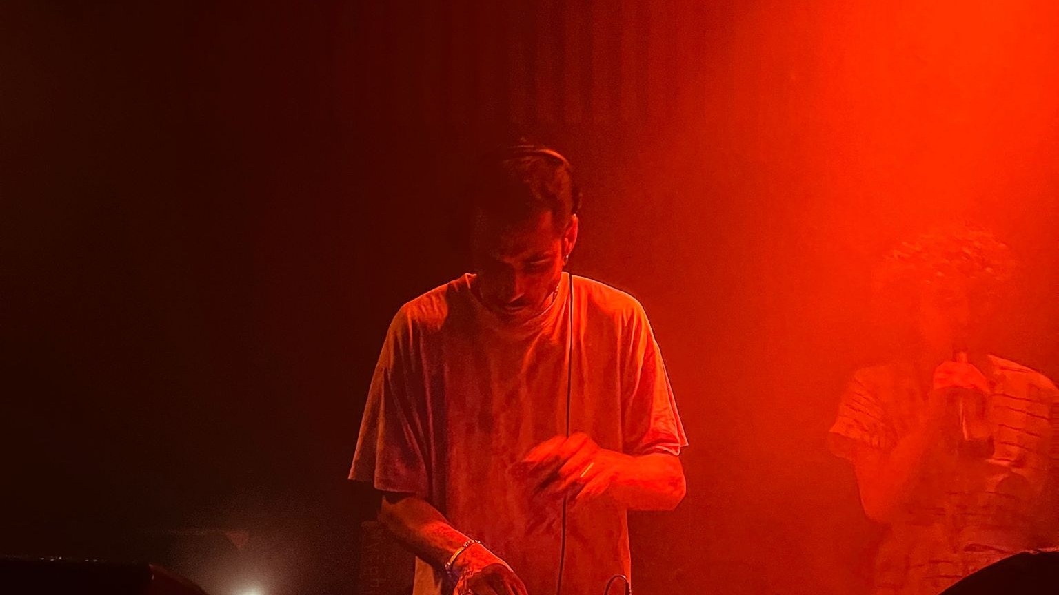 Vibe Operator | Llupe & Purita D.