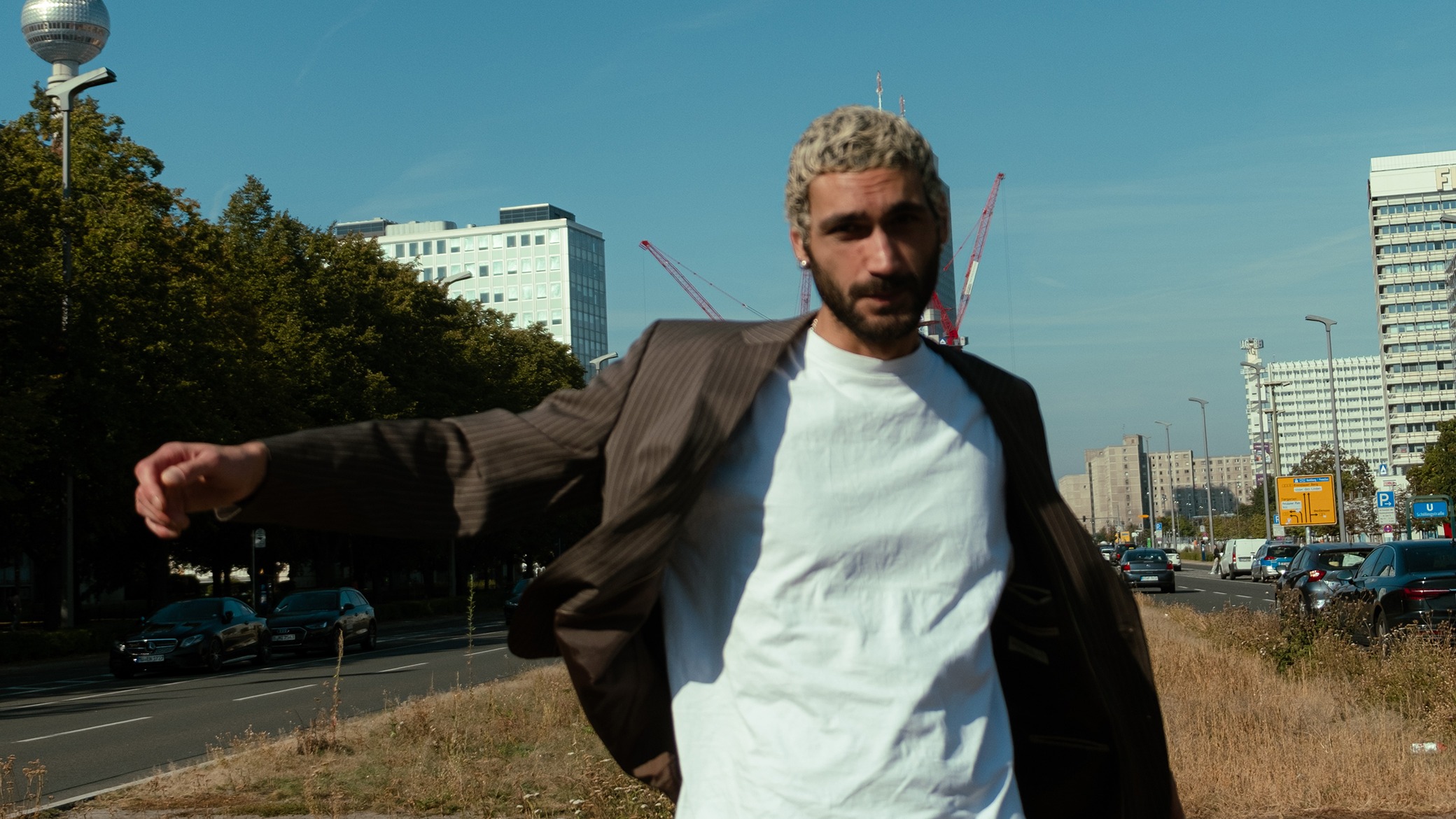 Close Less | Özay Öztürk