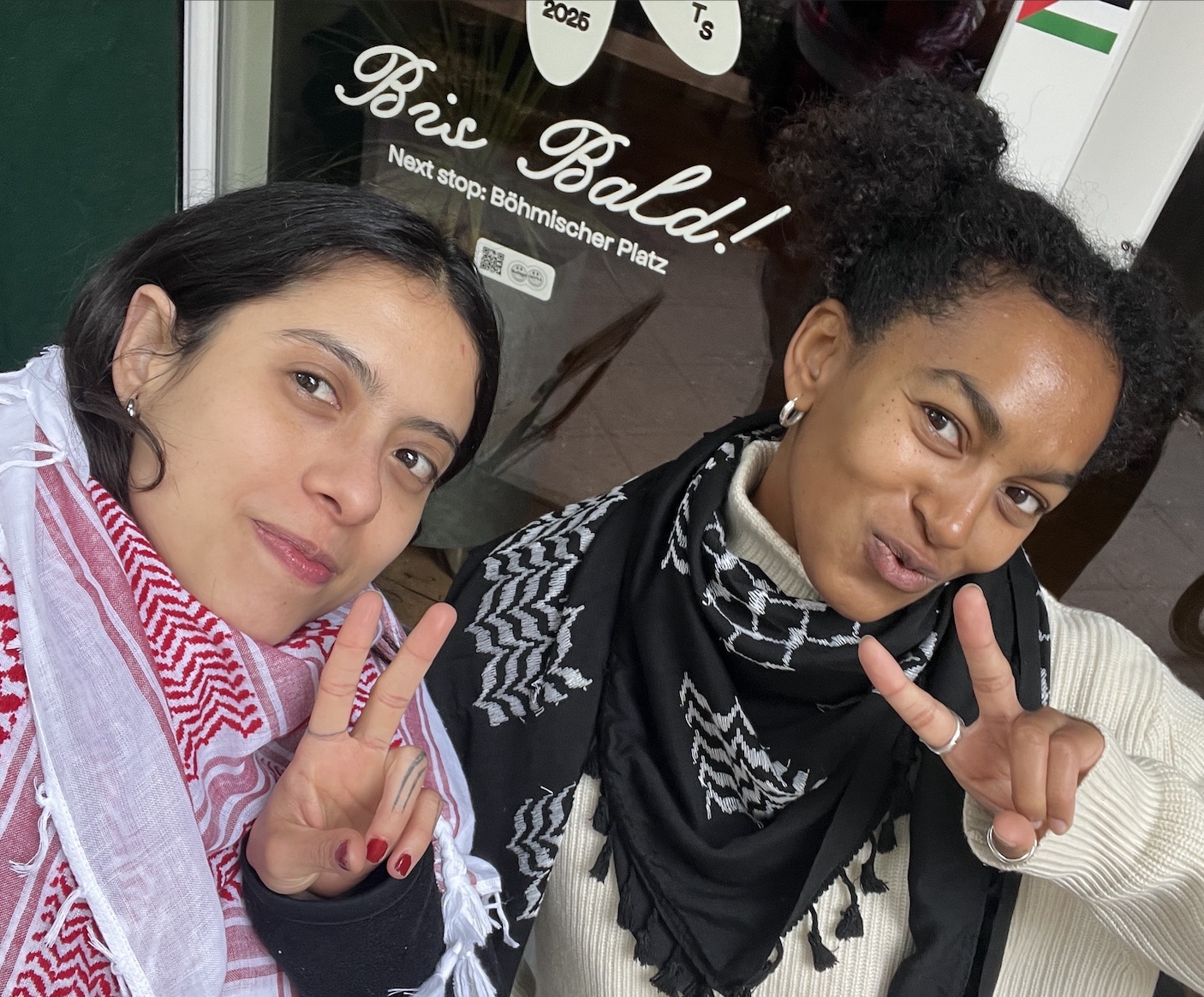 4 chins, 1 good-bye show | Leona & gugol maps