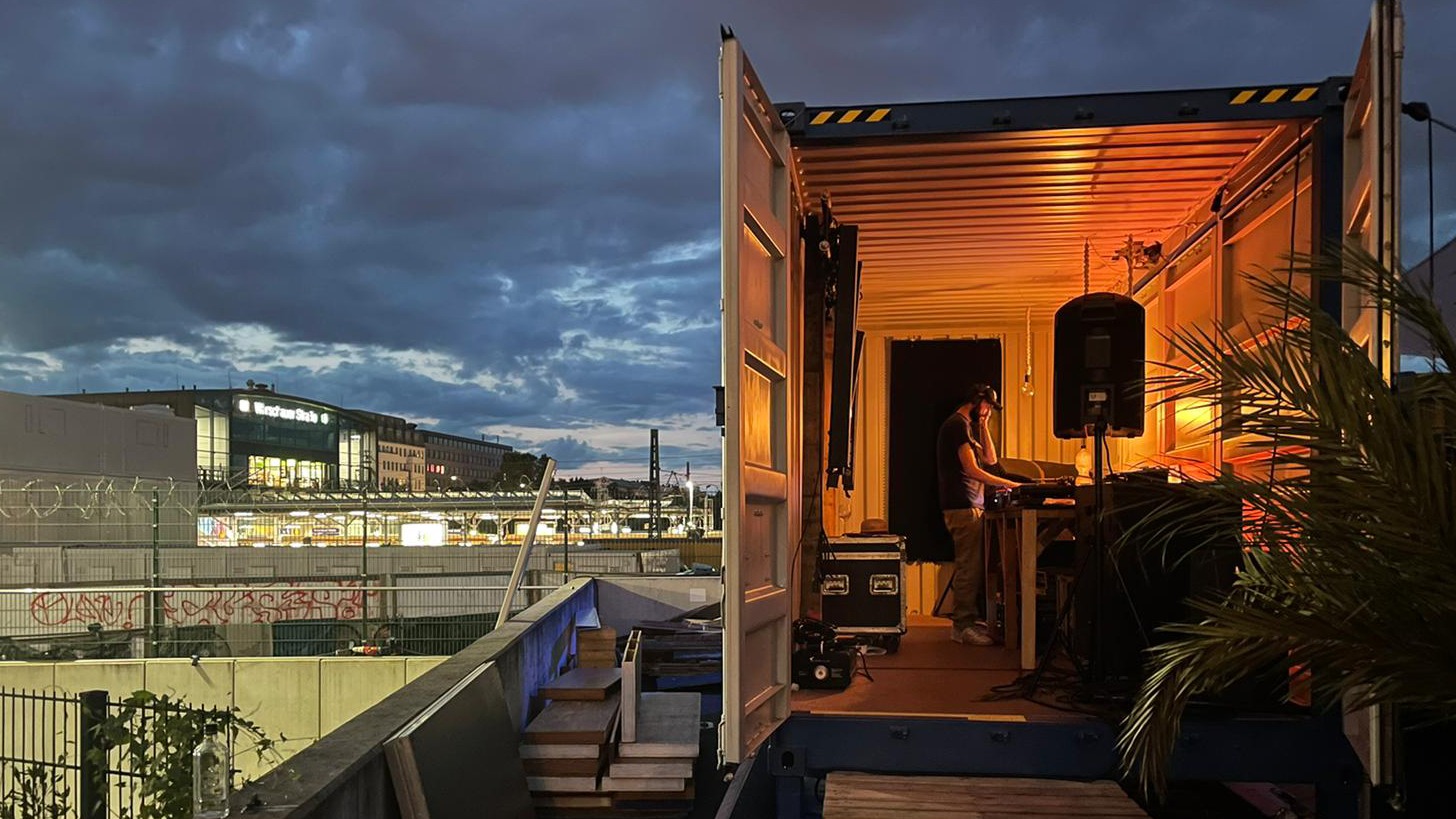 Open More | Özay Öztürk