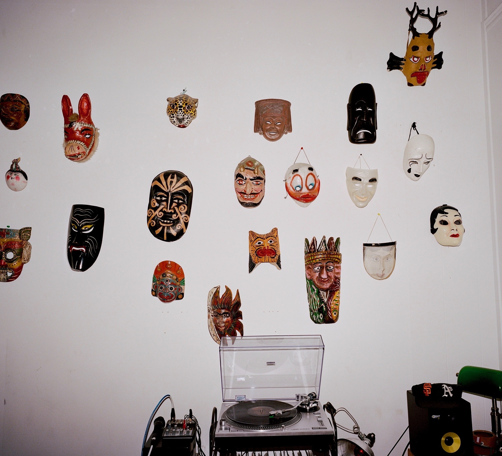 Rumah Radio | naima.world & Isaak