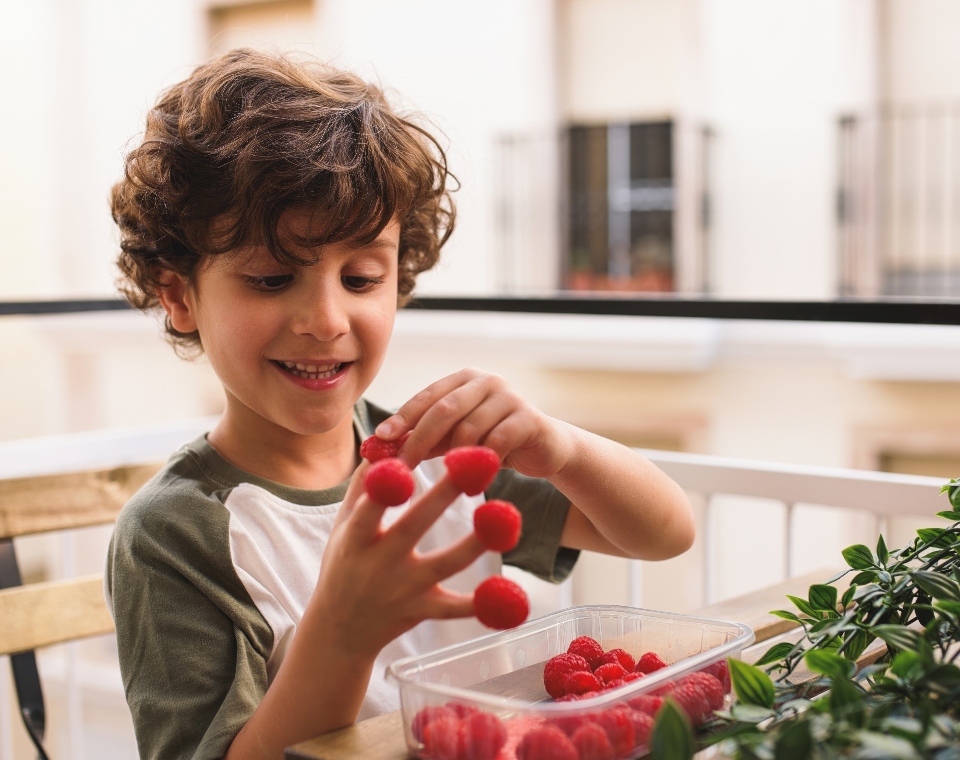boy-raspberries