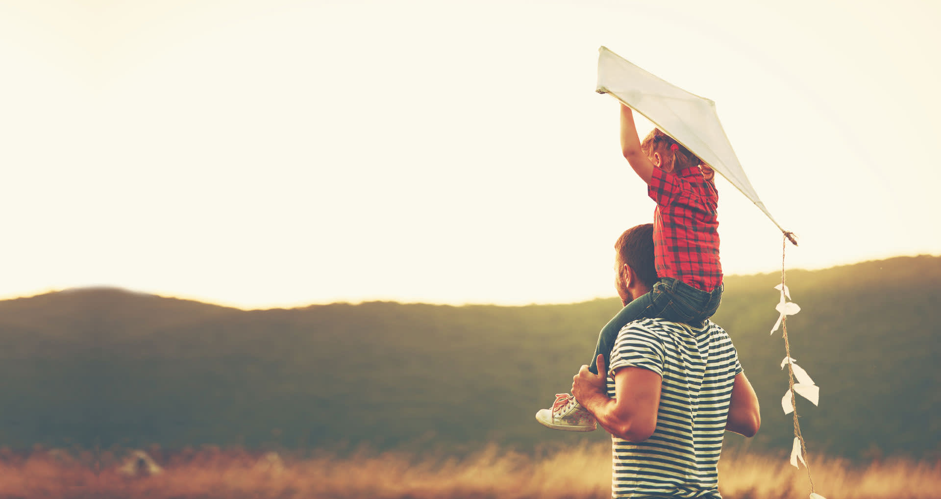 child-on-a-father's-shoulders-i-screen