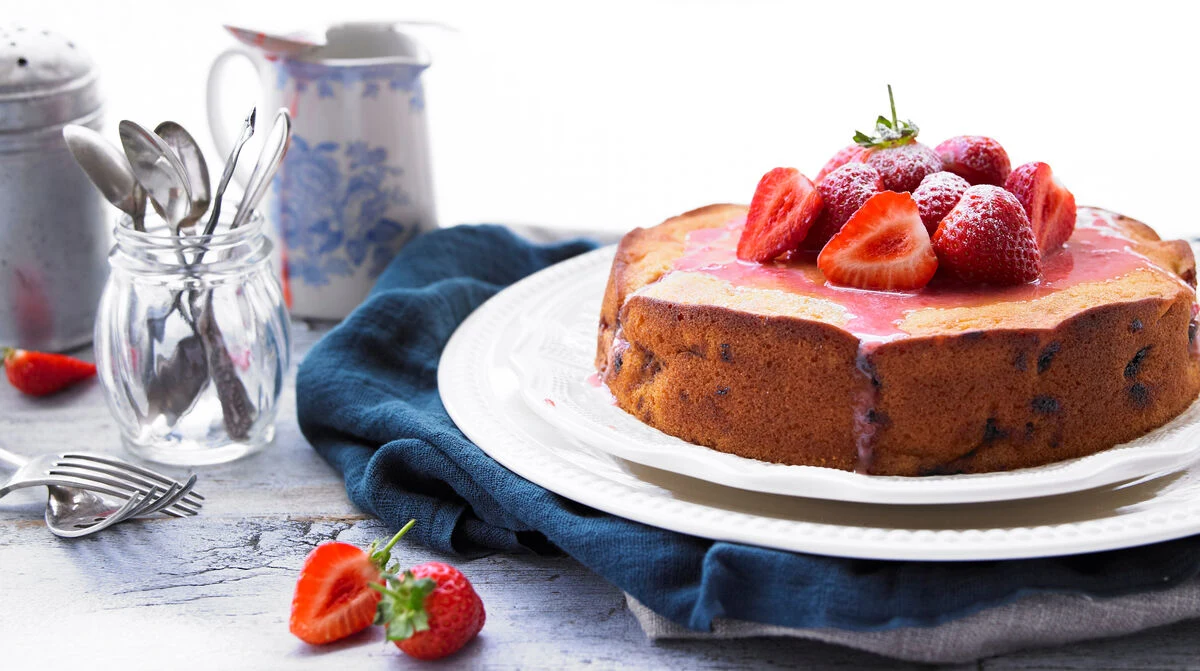 Strawberry Yogurt Cake with Strawberry Yogurt Icing