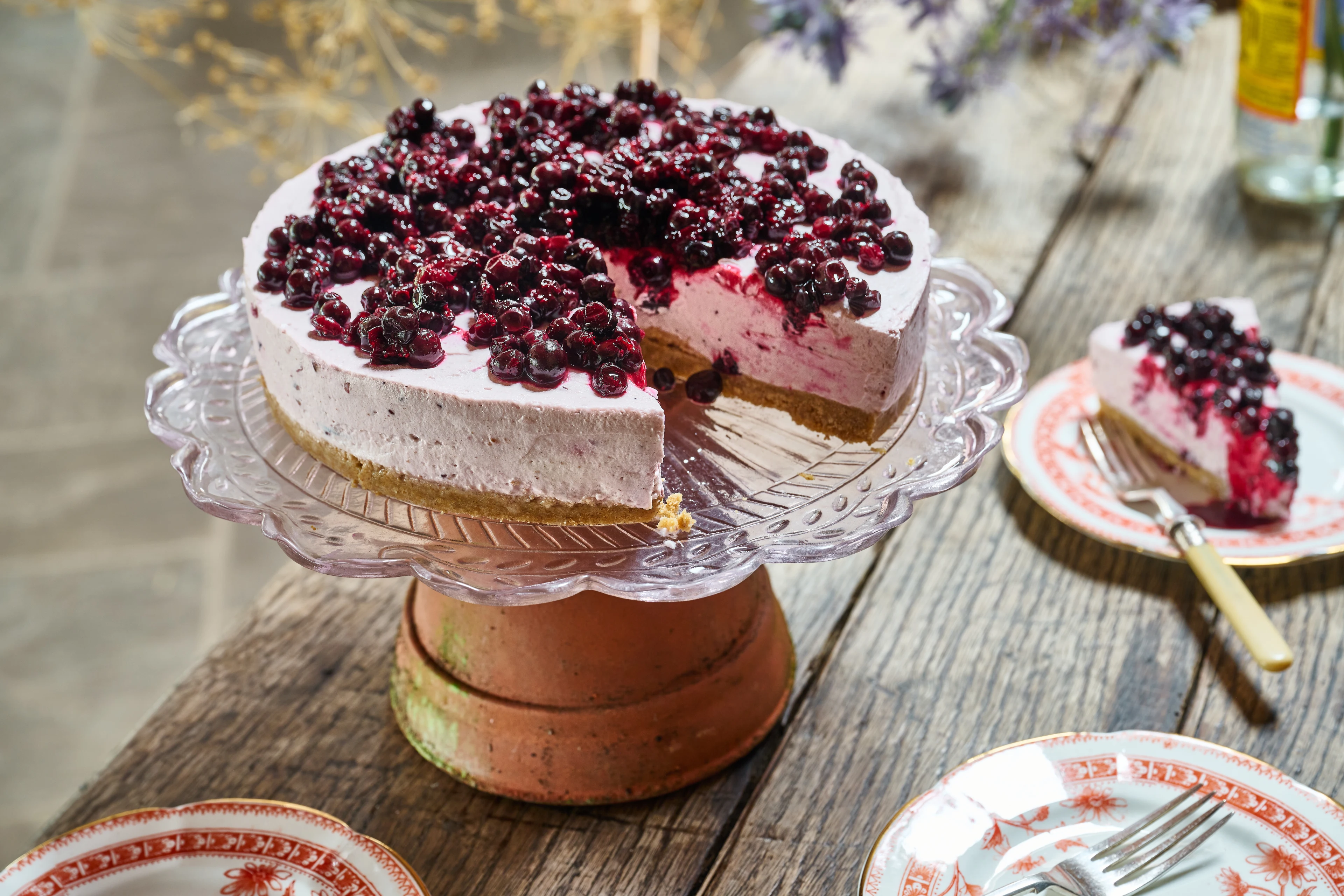 recipe-photo-blackcurrant yogurt cheesecake