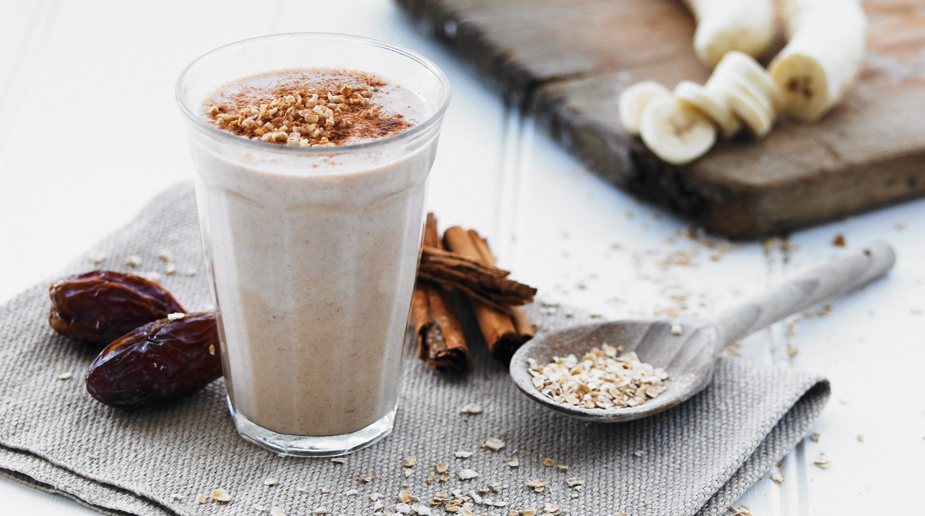 Recipe - Banana, Peanut Butter, Oat & Date Protein Smoothie