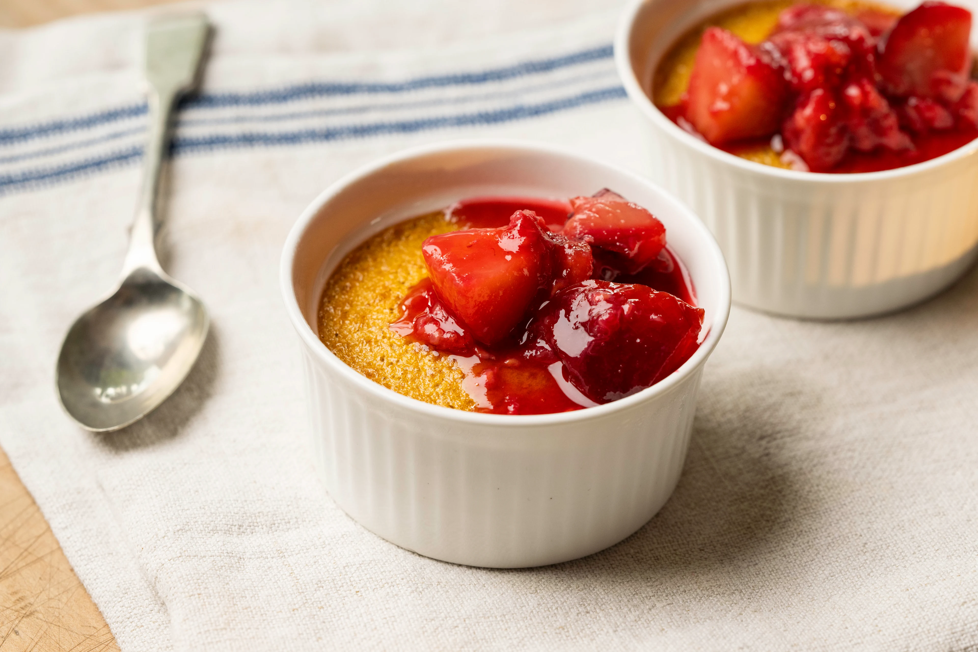 Baked banana and date pots 
