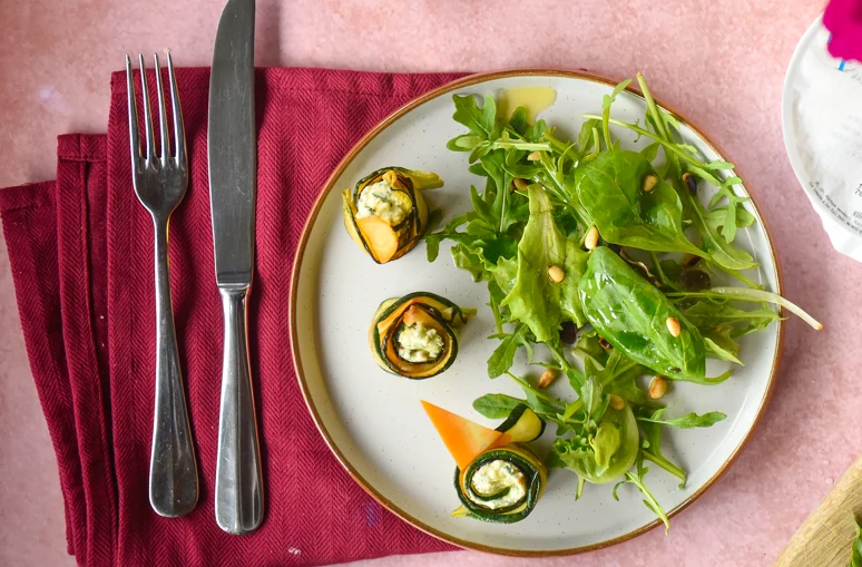 Recipe - Grilled Courgette Creamy Cheddar Pesto Rolls with a Green Salad 