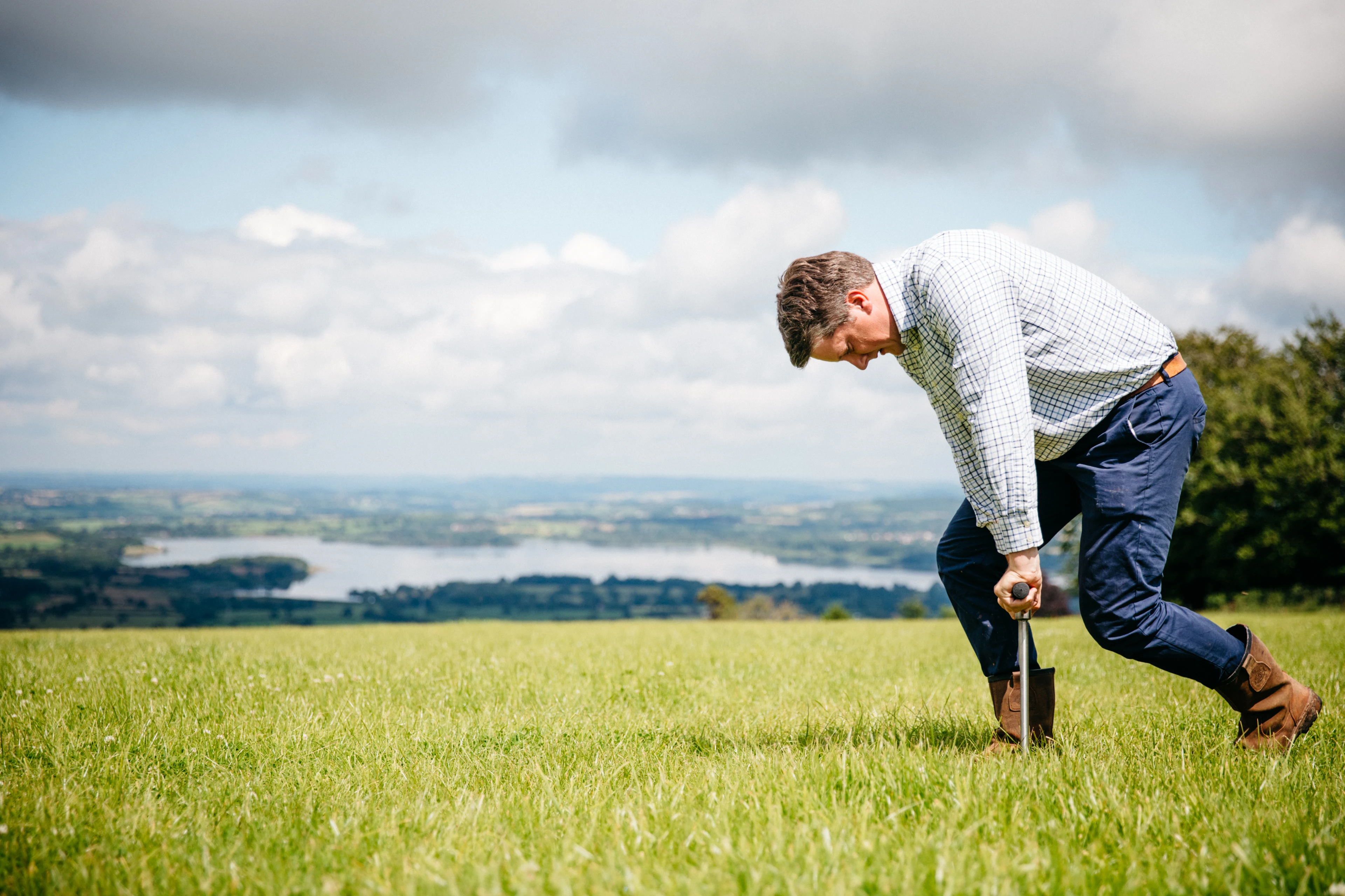 blog-photo-Soil – the recipe for ReGeneration-digging