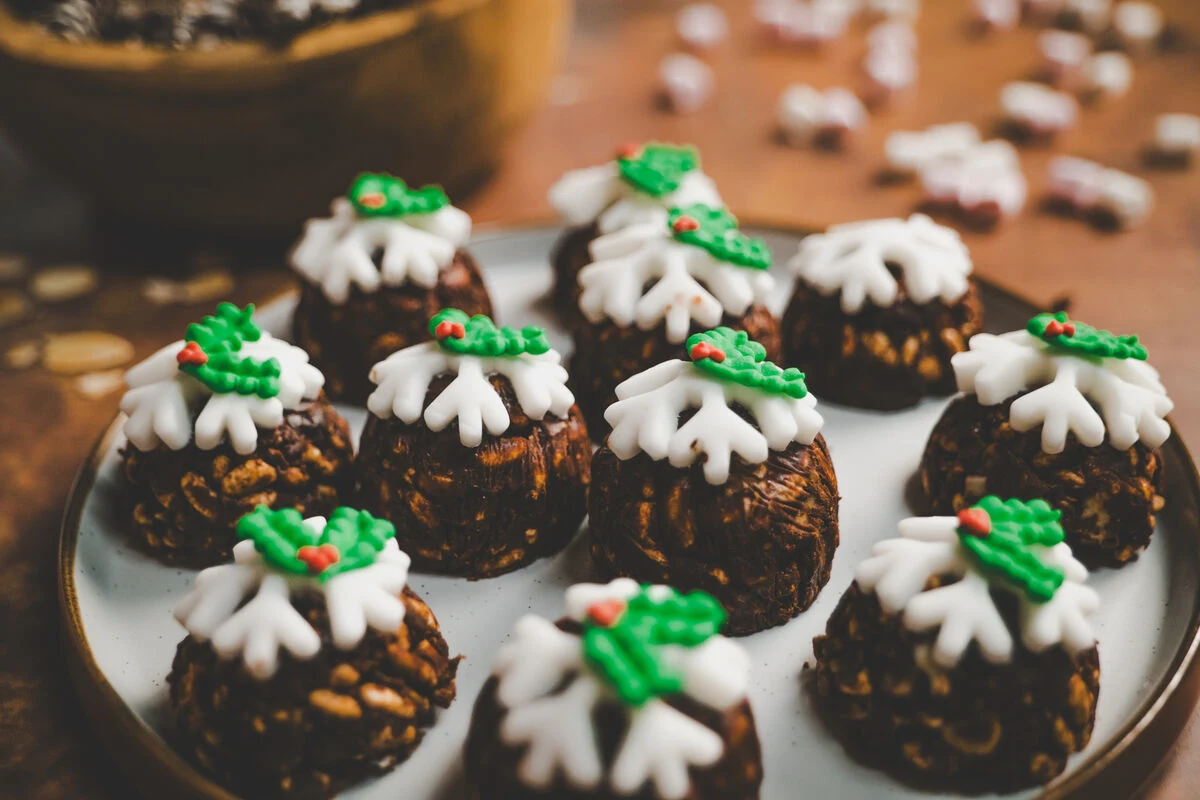 Recipe - Christmas Pudding Chocolate Crispy Cakes