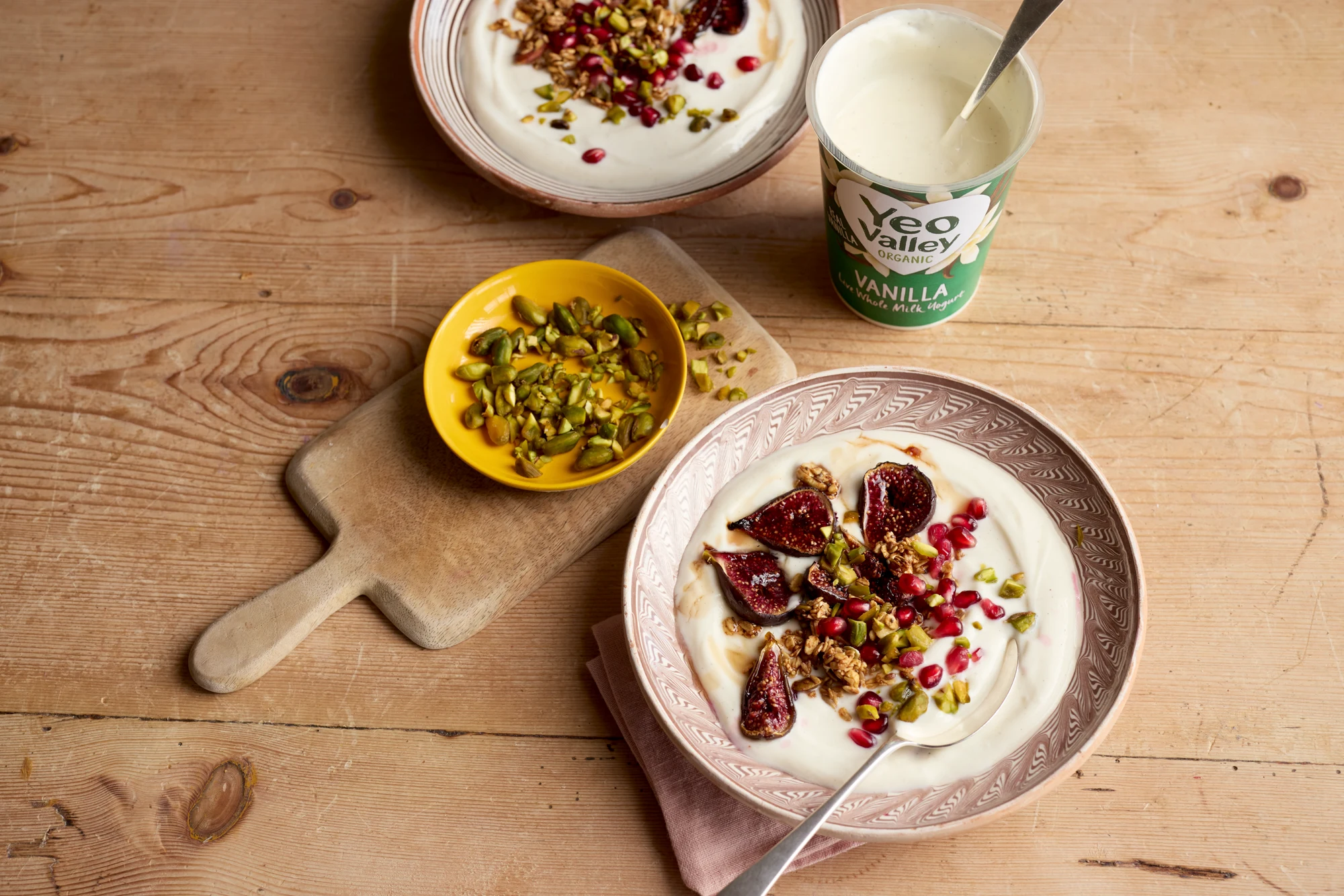Sticky fig and pistachio yogurt breakfast bowl 