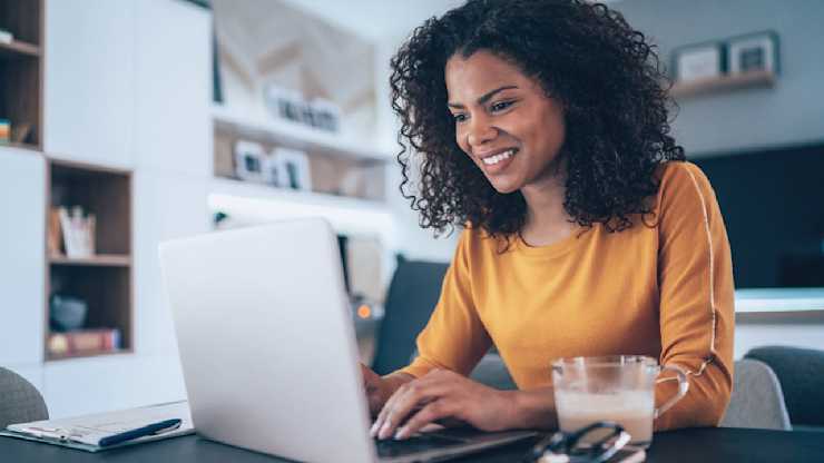 Woman-working-on-laptop