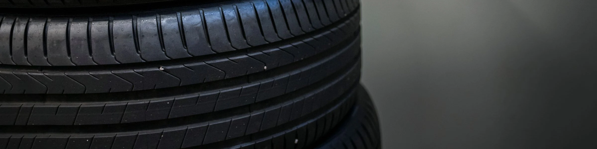 215/55R17-kesärenkaat Renkaiden asennus oston yhteydessä kaupan päälle