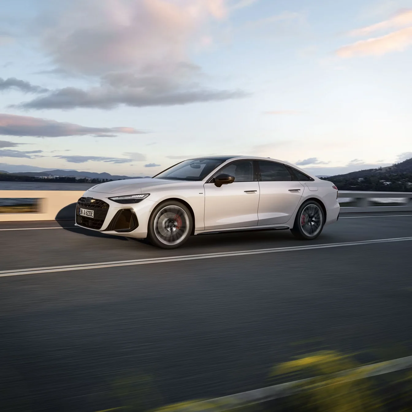 Uusi Audi A6 Sedan sivusta