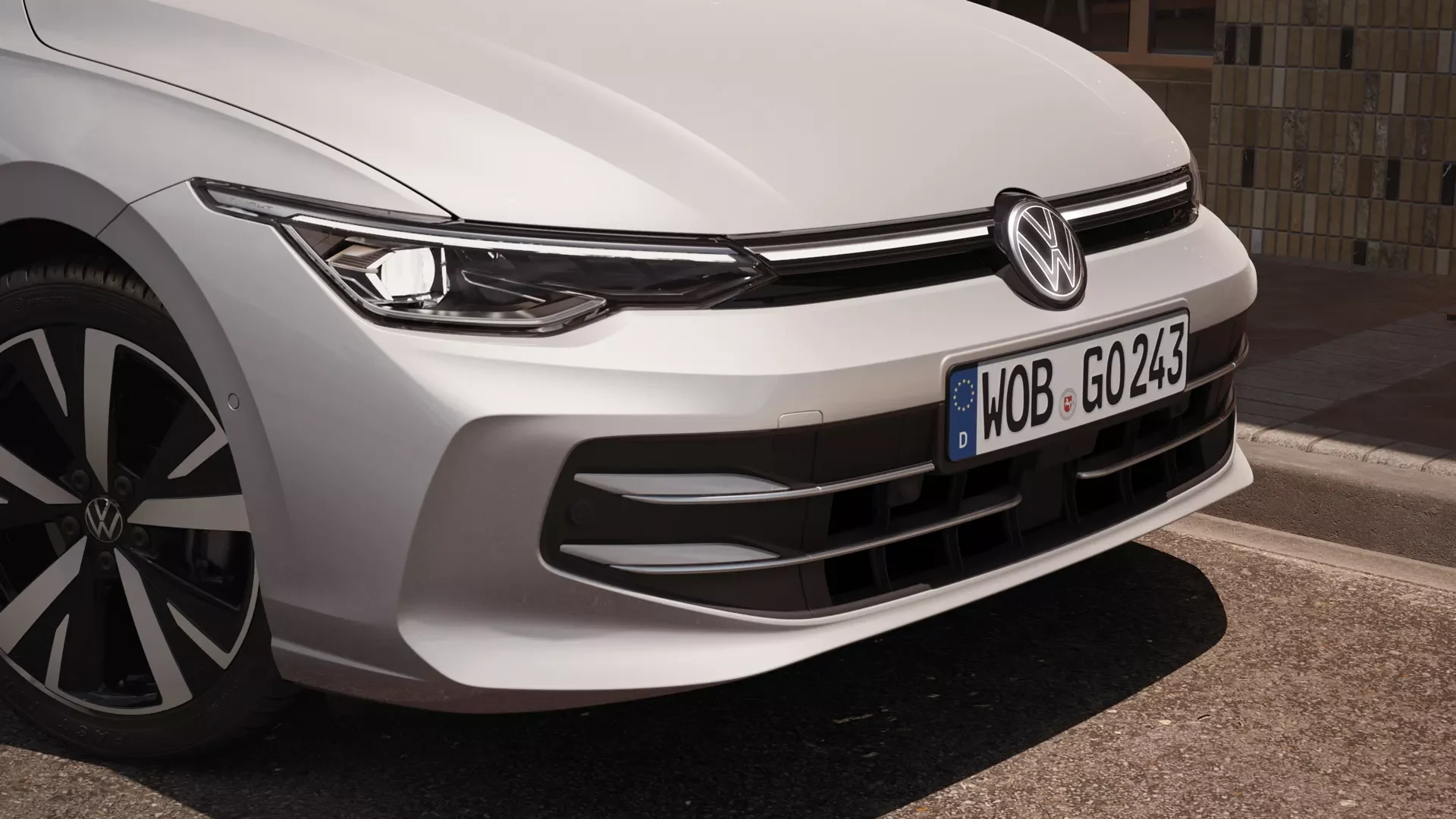Uusi Volkswagen Golf - edestä