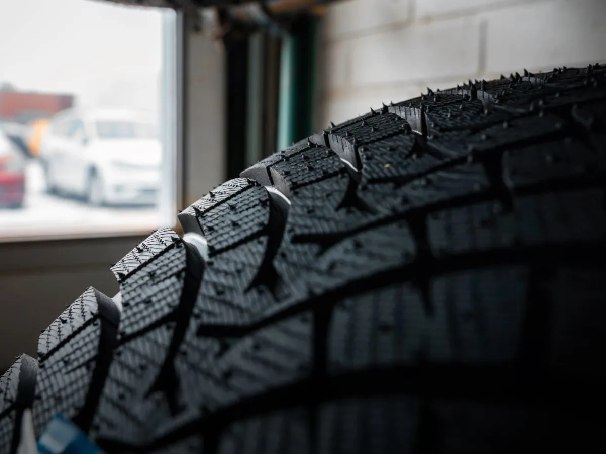 225/45R17-kitkarenkaat Renkaiden asennus oston yhteydessä kaupan päälle