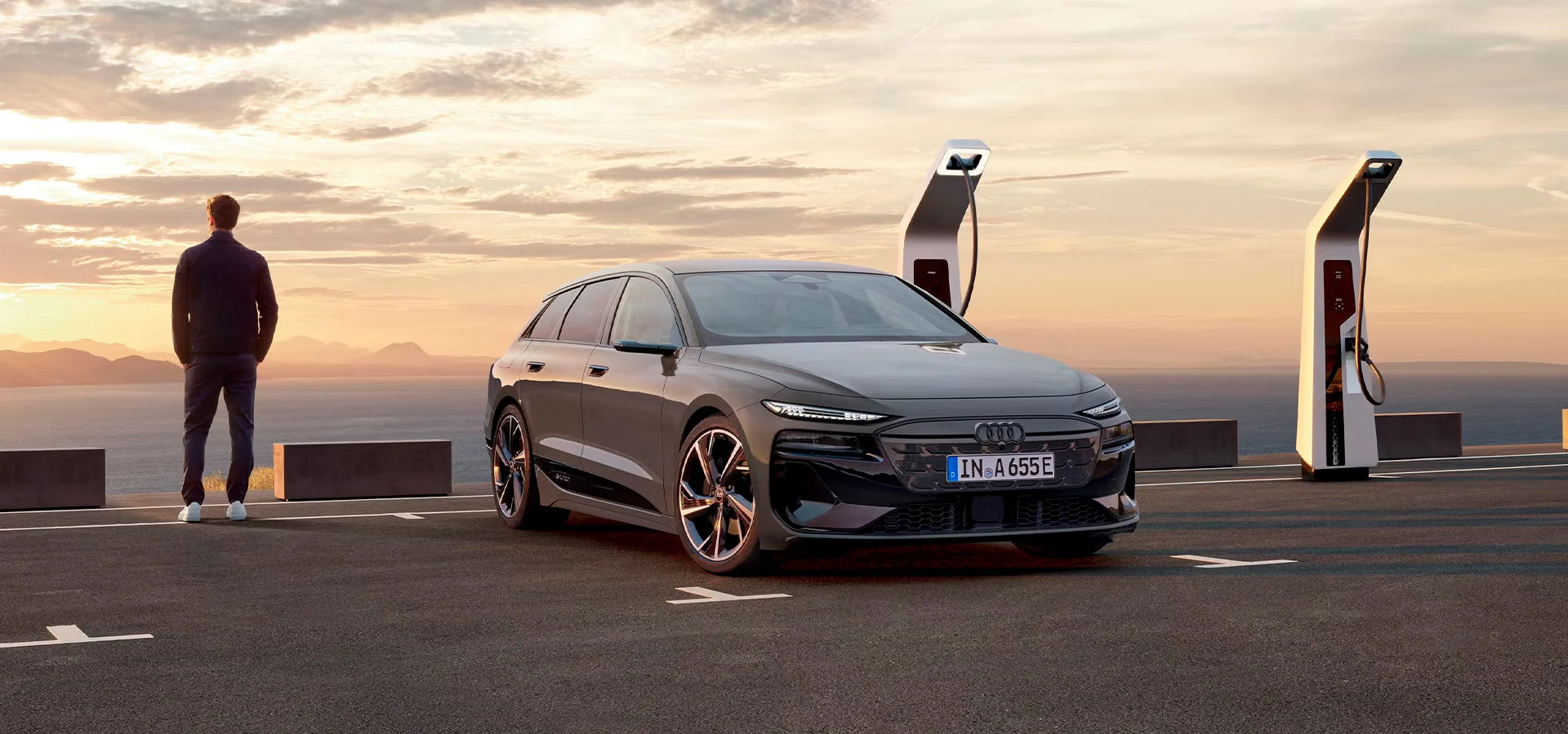 A6 e-tron lataamassa